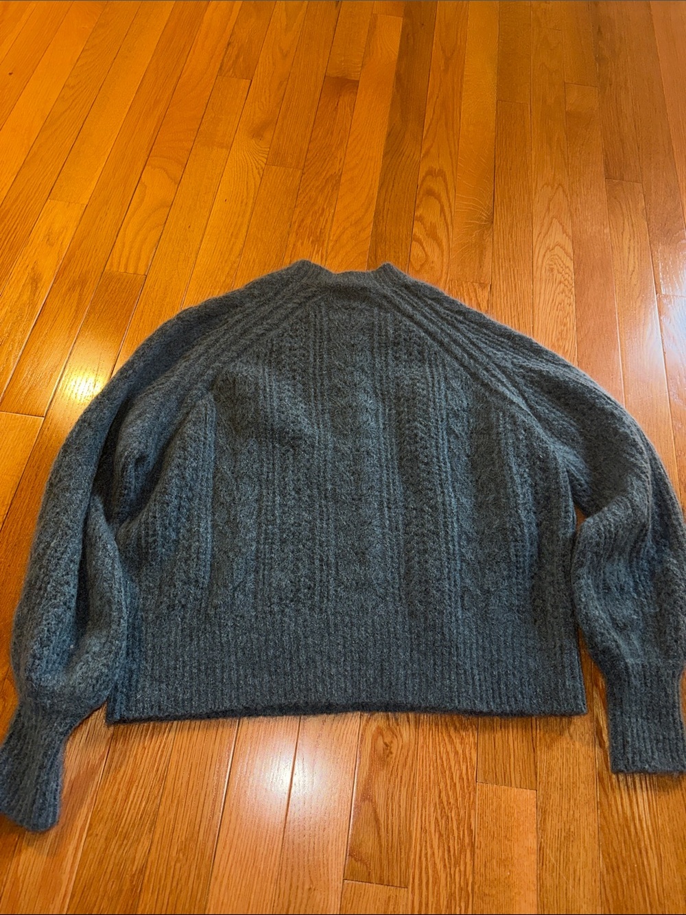 Sézane Scarlett sage colored sweater - Picture 5 of 8